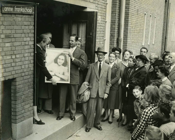 L'école d'Anne dans la Nierstraat à Amsterdam en 1957, qui est devenue la première école portant le nom d'Anne Frank.